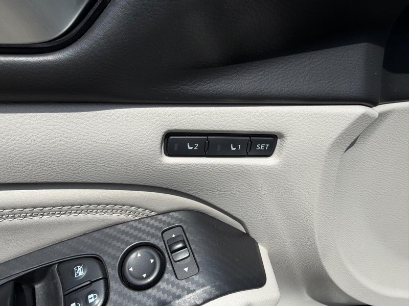 Nissan Altima Vehicle Full-screen Gallery Image 18