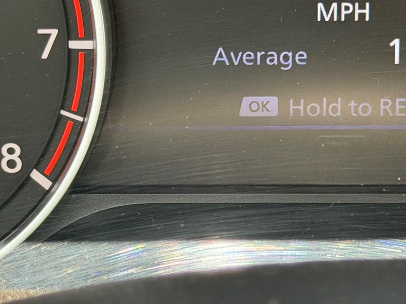 Nissan Altima Vehicle Full-screen Gallery Image 20