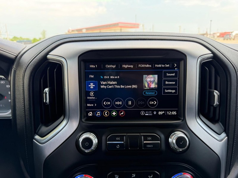 GMC Sierra 1500 Vehicle Full-screen Gallery Image 12