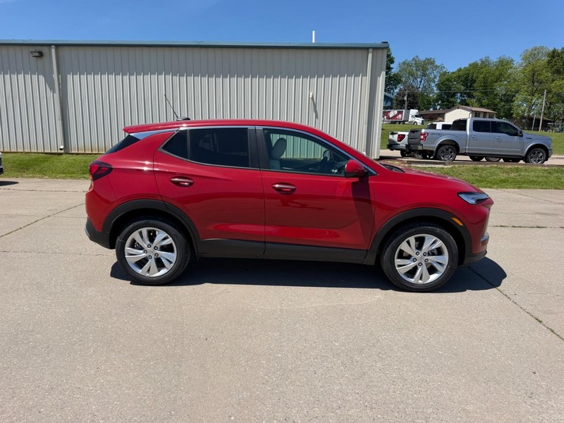 Buick Encore GX Vehicle Full-screen Gallery Image 2