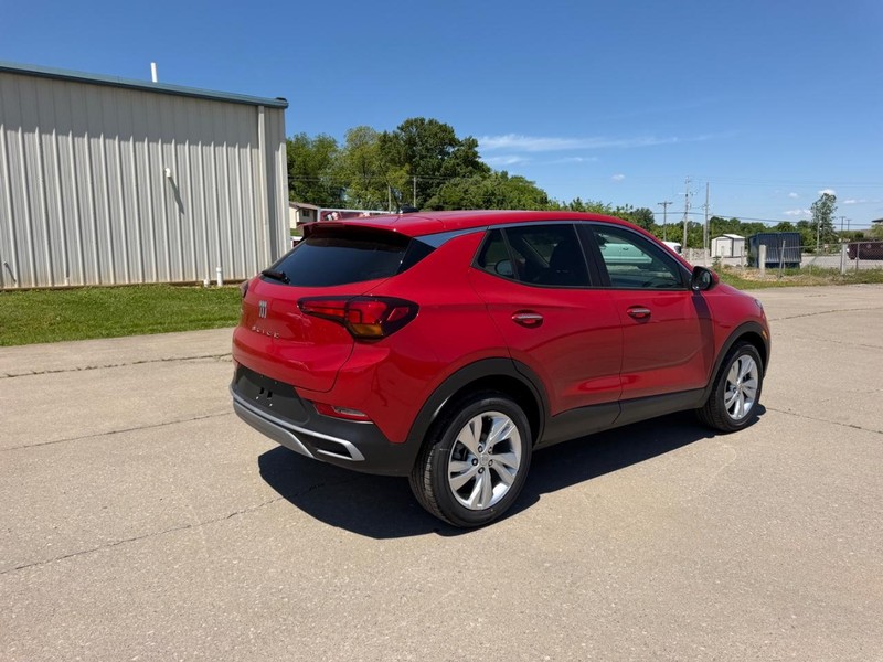 Buick Encore GX Vehicle Full-screen Gallery Image 3