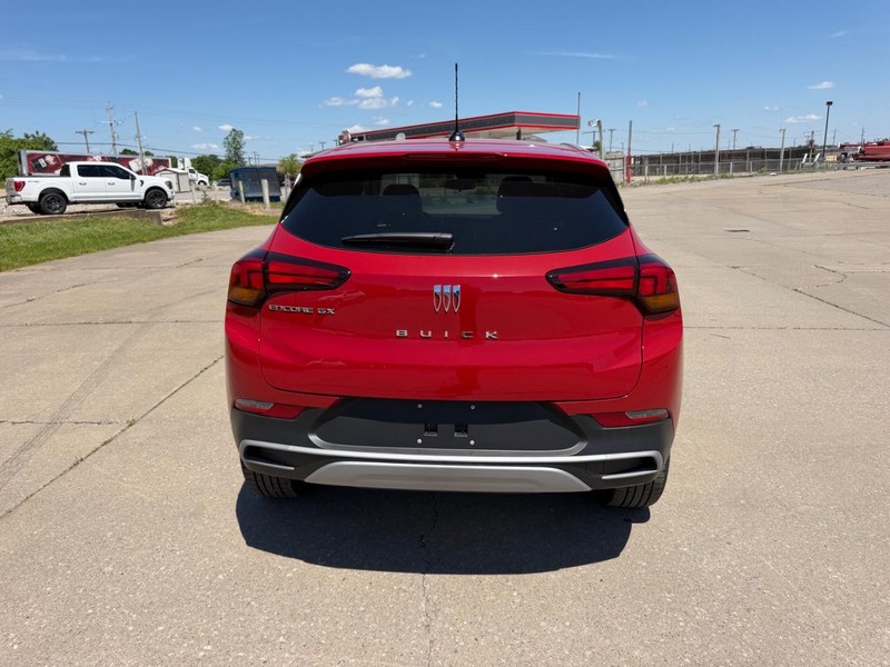 Buick Encore GX Vehicle Full-screen Gallery Image 4