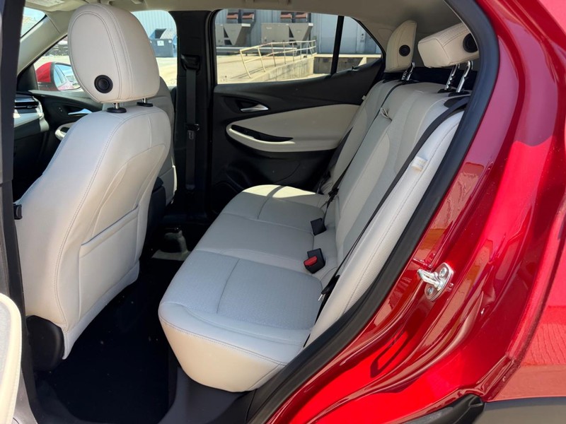 Buick Encore GX Vehicle Full-screen Gallery Image 7