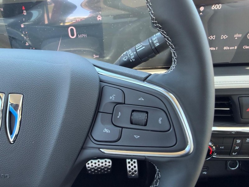 Buick Encore GX Vehicle Full-screen Gallery Image 11