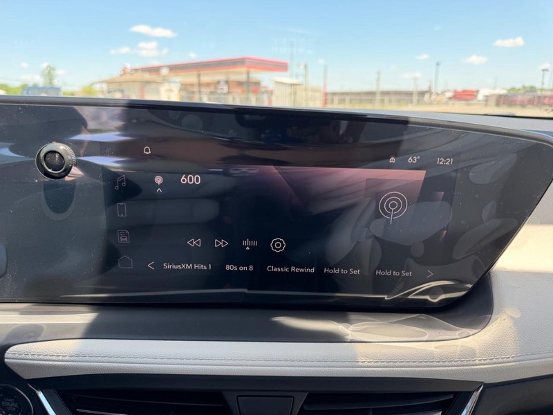 Buick Encore GX Vehicle Full-screen Gallery Image 12