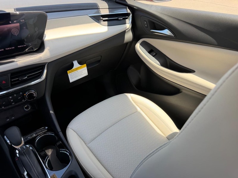 Buick Encore GX Vehicle Full-screen Gallery Image 15