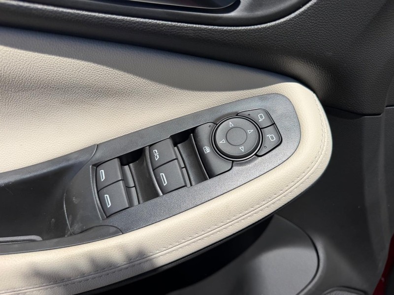 Buick Encore GX Vehicle Full-screen Gallery Image 16