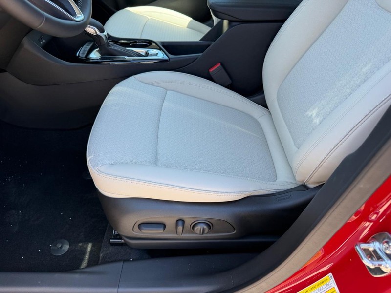 Buick Encore GX Vehicle Full-screen Gallery Image 17