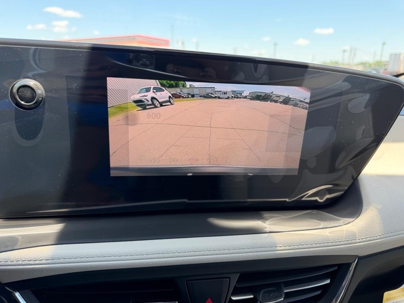 Buick Encore GX Vehicle Full-screen Gallery Image 18