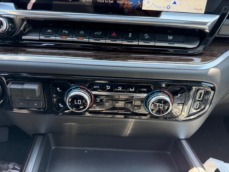 GMC Sierra 1500 Vehicle Full-screen Gallery Image 13