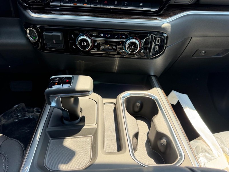 GMC Sierra 1500 Vehicle Full-screen Gallery Image 14