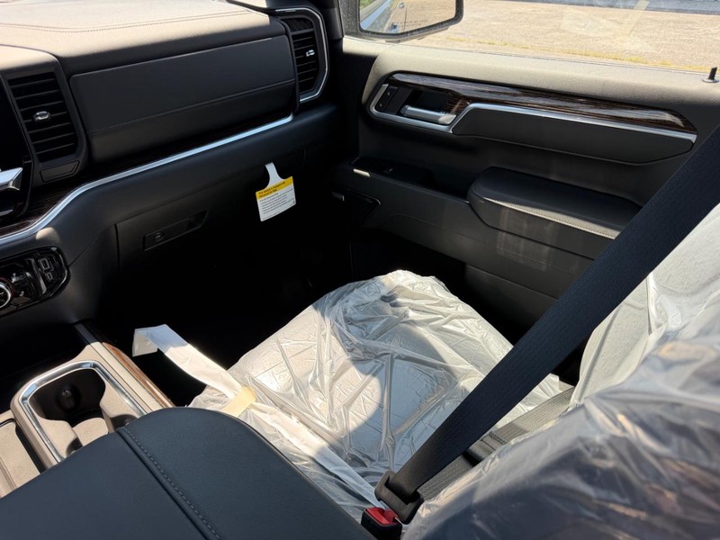 GMC Sierra 1500 Vehicle Full-screen Gallery Image 15