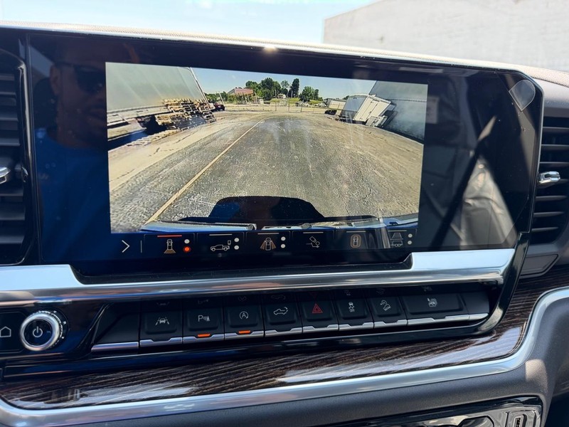 GMC Sierra 1500 Vehicle Full-screen Gallery Image 19
