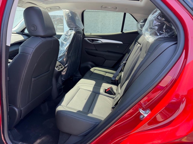 Buick Envision Vehicle Full-screen Gallery Image 8
