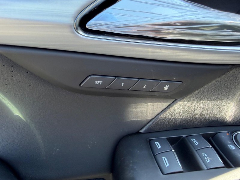 Buick Envision Vehicle Full-screen Gallery Image 18