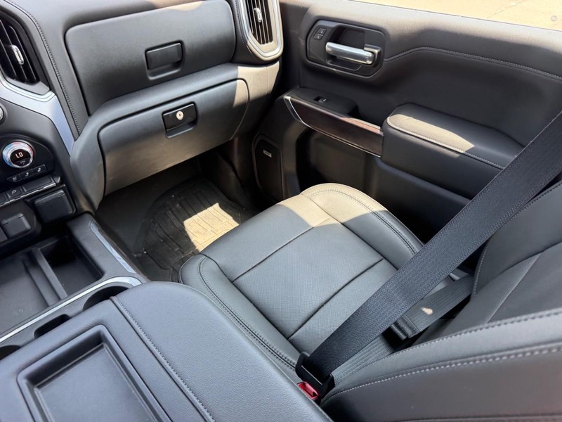 GMC Sierra 1500 Vehicle Full-screen Gallery Image 15