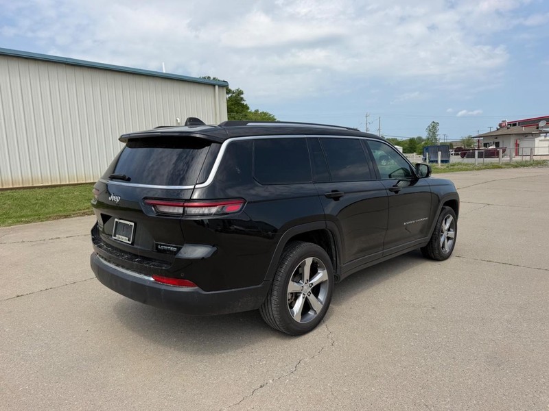Jeep Grand Cherokee L Vehicle Full-screen Gallery Image 3