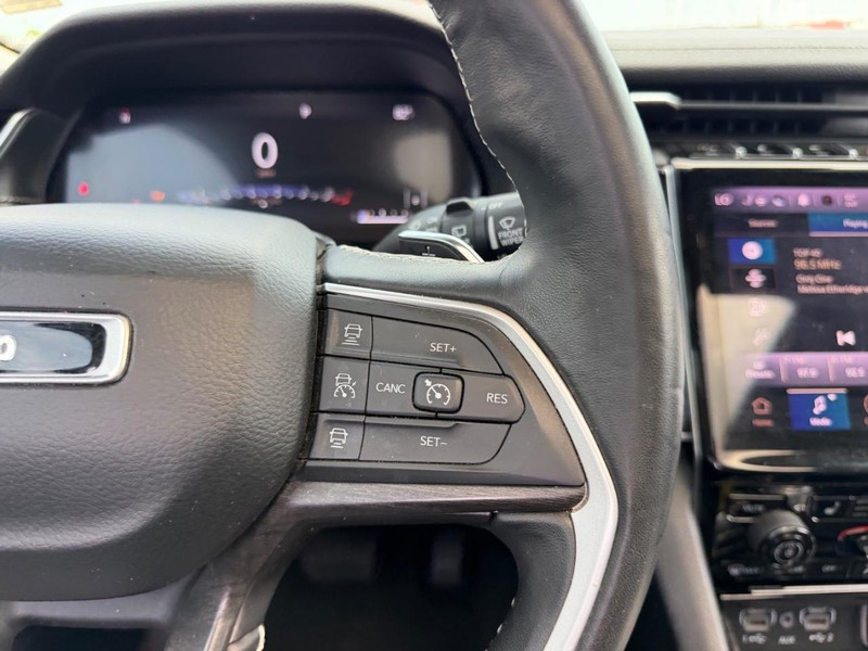 Jeep Grand Cherokee L Vehicle Full-screen Gallery Image 14