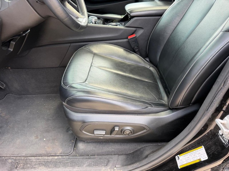 Jeep Grand Cherokee L Vehicle Full-screen Gallery Image 19