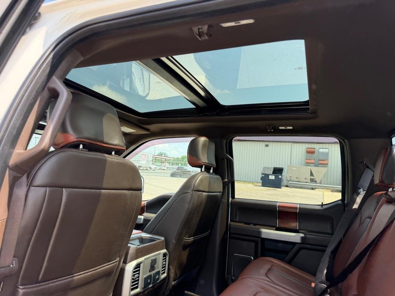 Ford F-150 Vehicle Full-screen Gallery Image 8