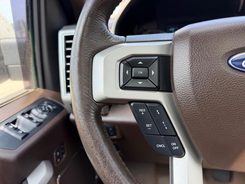 Ford F-150 Vehicle Full-screen Gallery Image 11