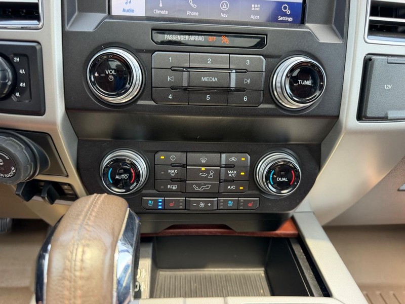 Ford F-150 Vehicle Full-screen Gallery Image 14