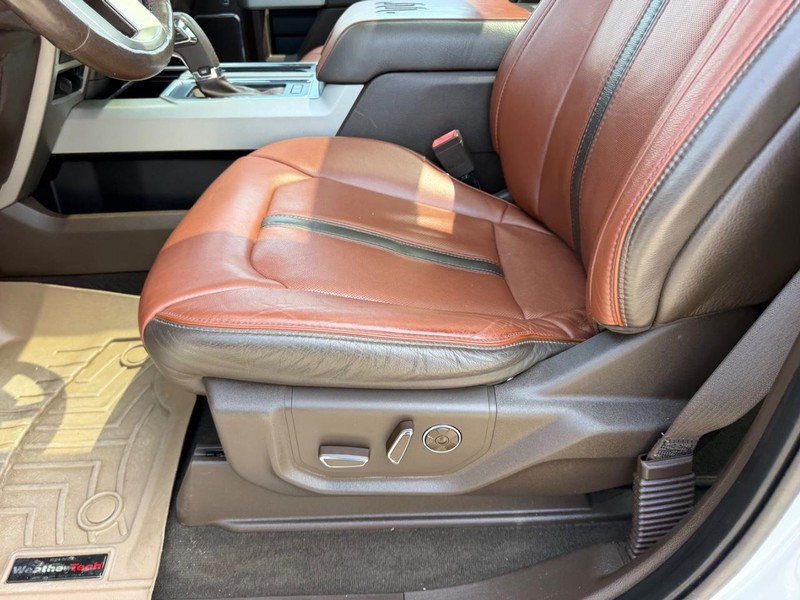 Ford F-150 Vehicle Full-screen Gallery Image 19