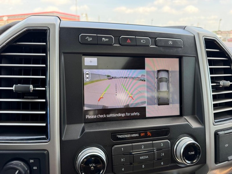 Ford F-150 Vehicle Full-screen Gallery Image 21