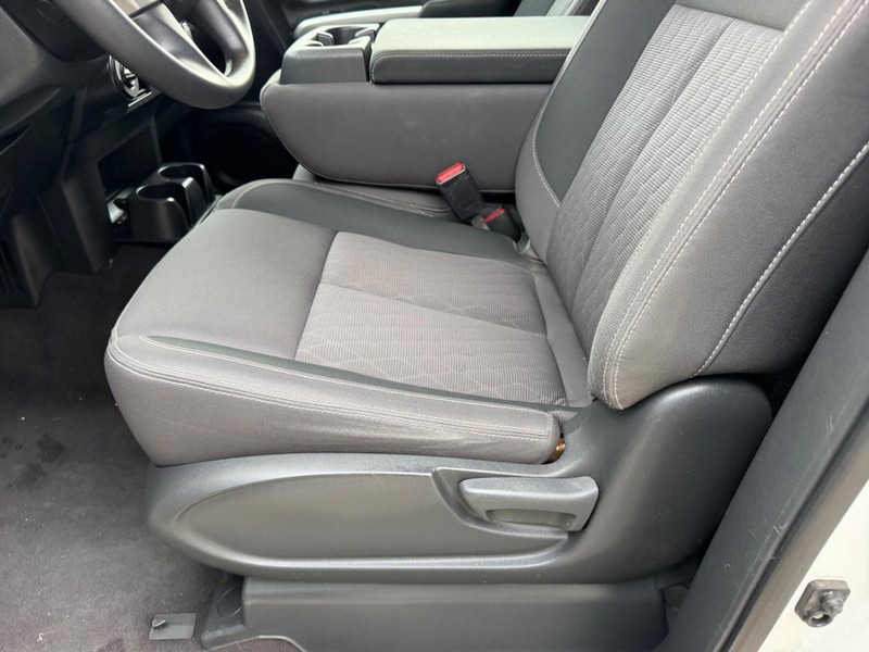 Nissan Titan Vehicle Full-screen Gallery Image 17