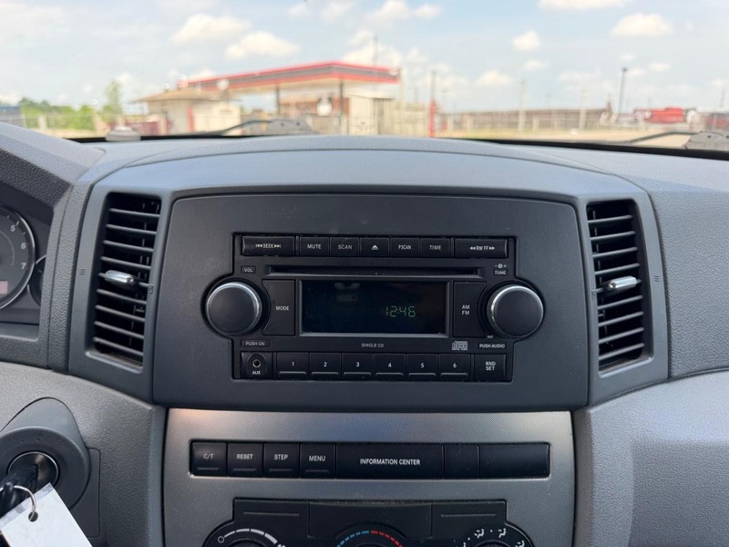 Jeep Grand Cherokee Vehicle Full-screen Gallery Image 11