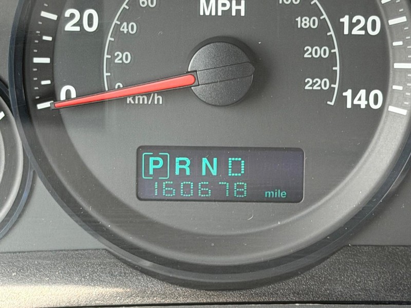 Jeep Grand Cherokee Vehicle Full-screen Gallery Image 16