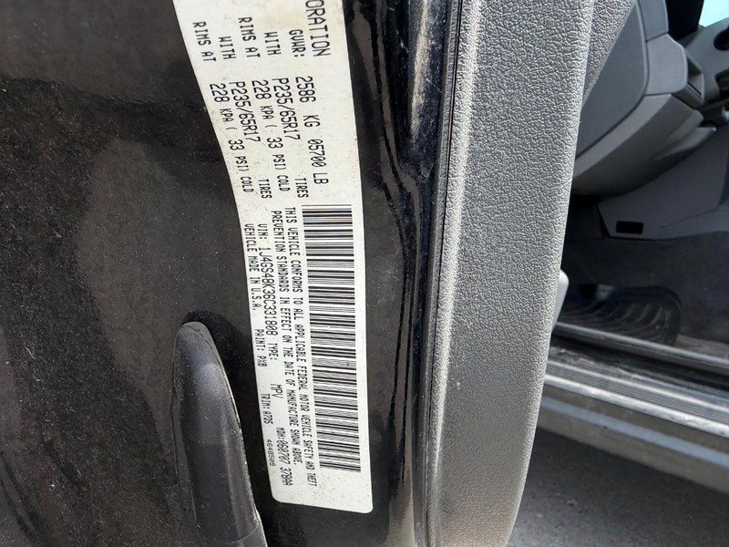 Jeep Grand Cherokee Vehicle Full-screen Gallery Image 17