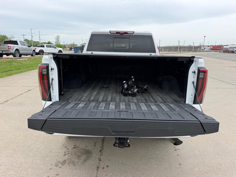 GMC Sierra 2500HD Vehicle Full-screen Gallery Image 5