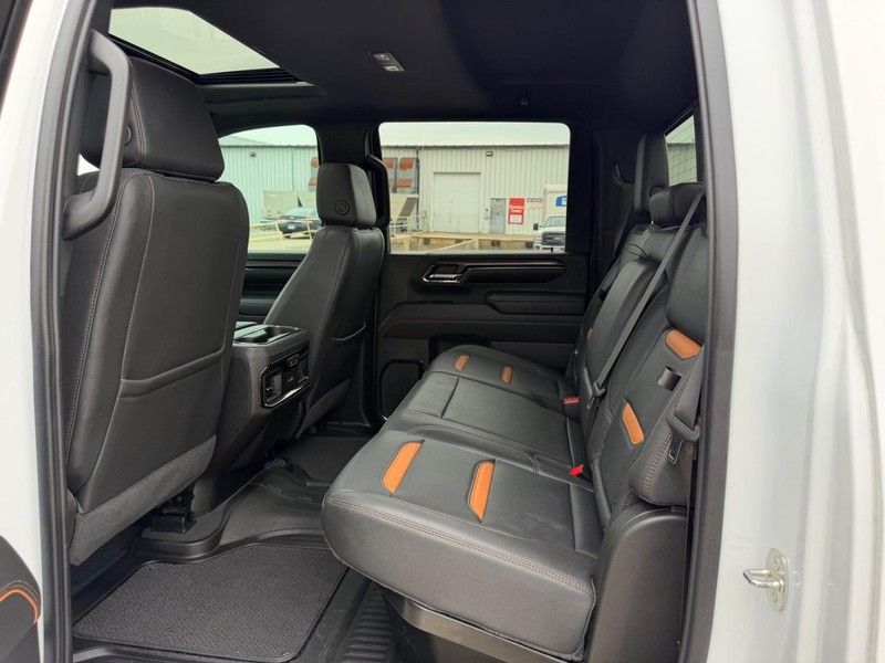 GMC Sierra 2500HD Vehicle Full-screen Gallery Image 7