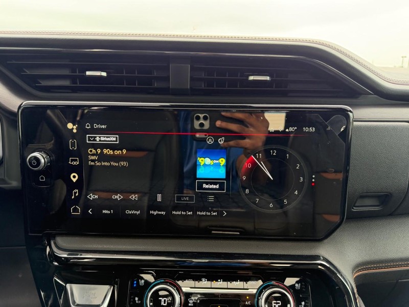 GMC Sierra 2500HD Vehicle Full-screen Gallery Image 13