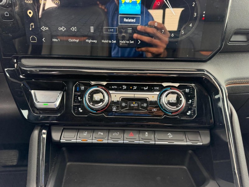 GMC Sierra 2500HD Vehicle Full-screen Gallery Image 14