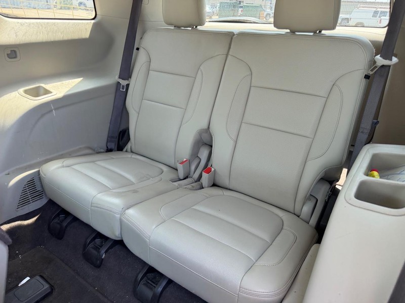 GMC Acadia Vehicle Full-screen Gallery Image 8