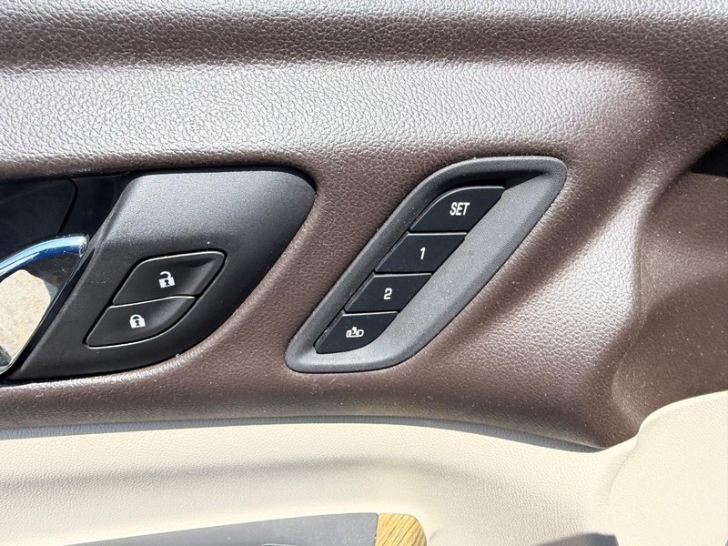 GMC Acadia Vehicle Full-screen Gallery Image 22