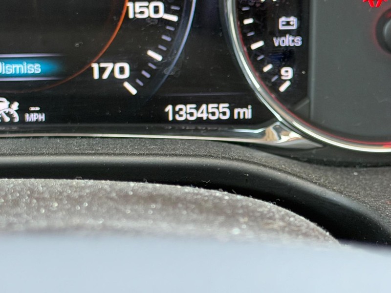 GMC Acadia Vehicle Full-screen Gallery Image 24