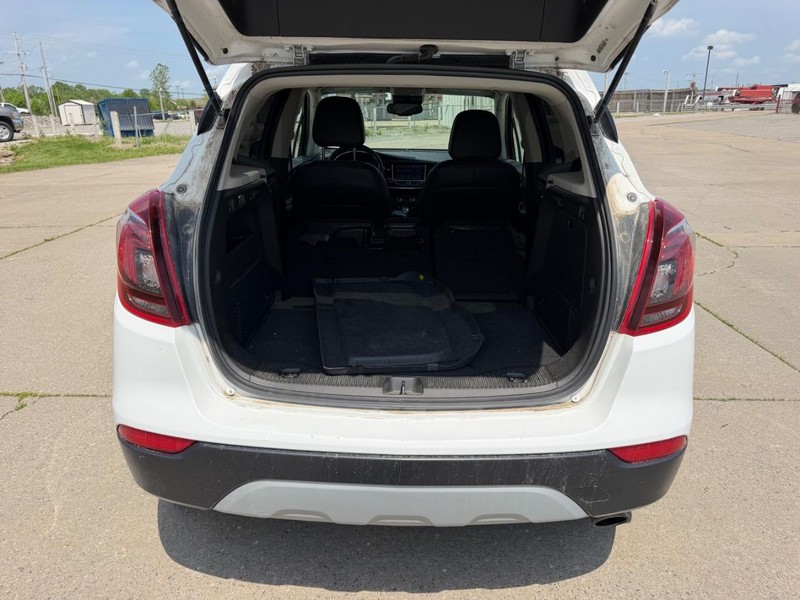 Buick Encore Vehicle Full-screen Gallery Image 5