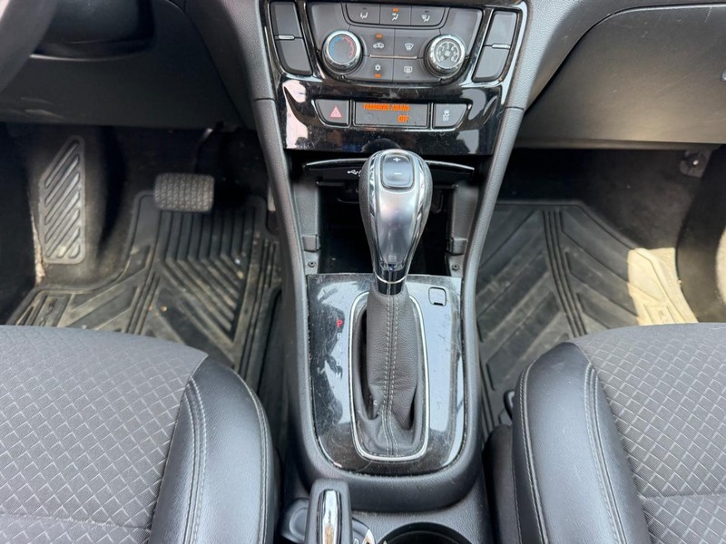 Buick Encore Vehicle Full-screen Gallery Image 14