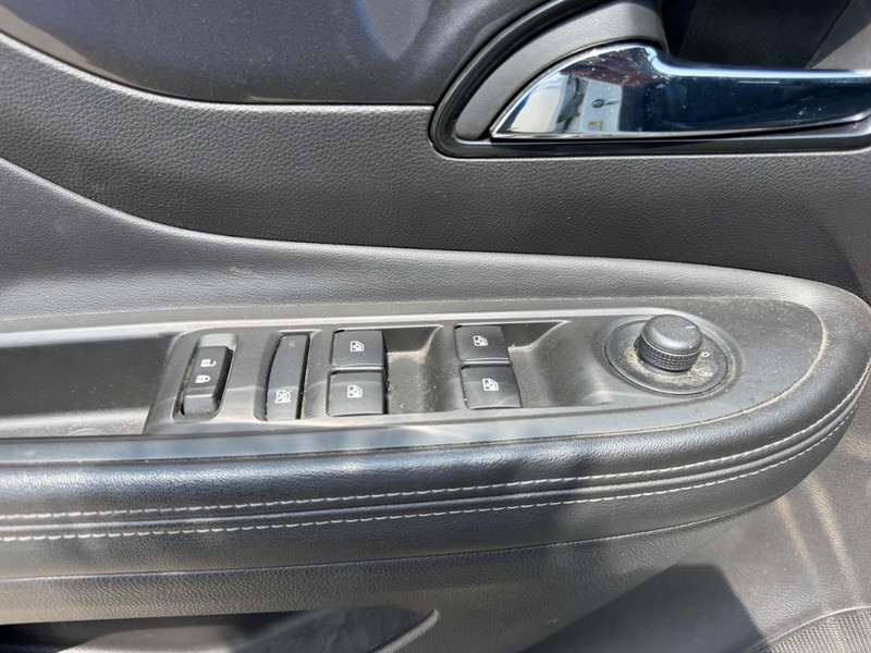 Buick Encore Vehicle Full-screen Gallery Image 16