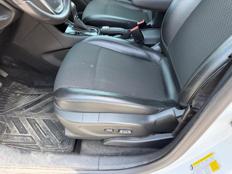 Buick Encore Vehicle Full-screen Gallery Image 17