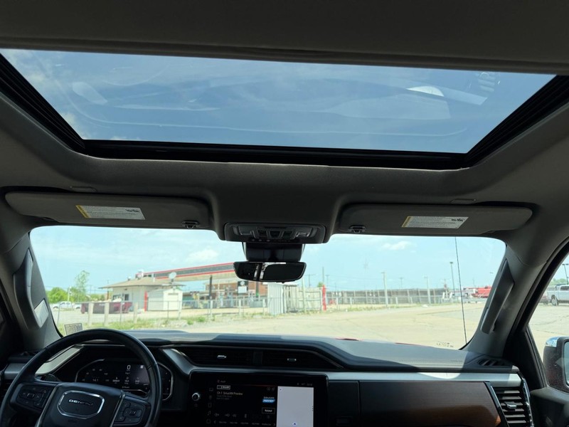 GMC Sierra 1500 Vehicle Full-screen Gallery Image 11