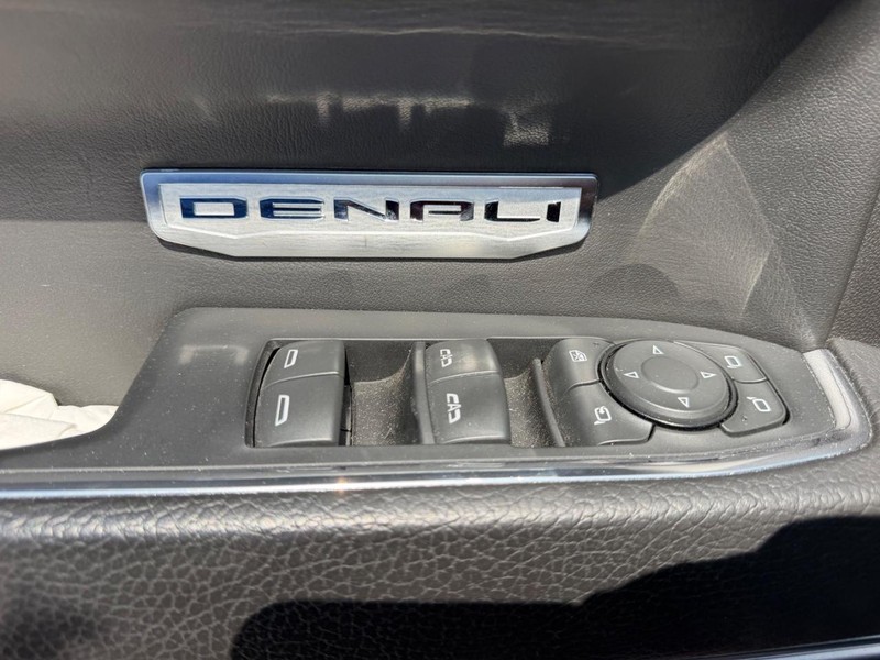 GMC Sierra 1500 Vehicle Full-screen Gallery Image 20