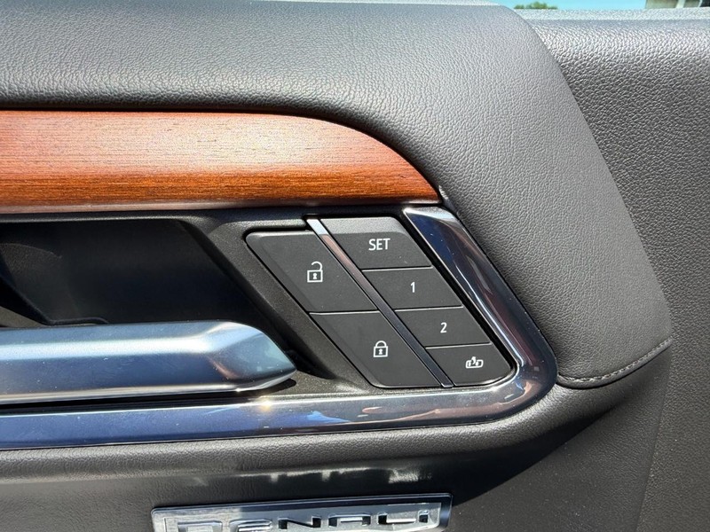 GMC Sierra 1500 Vehicle Full-screen Gallery Image 21