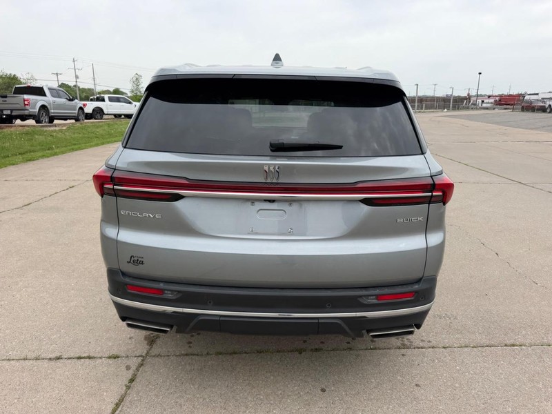Buick Enclave Vehicle Full-screen Gallery Image 4