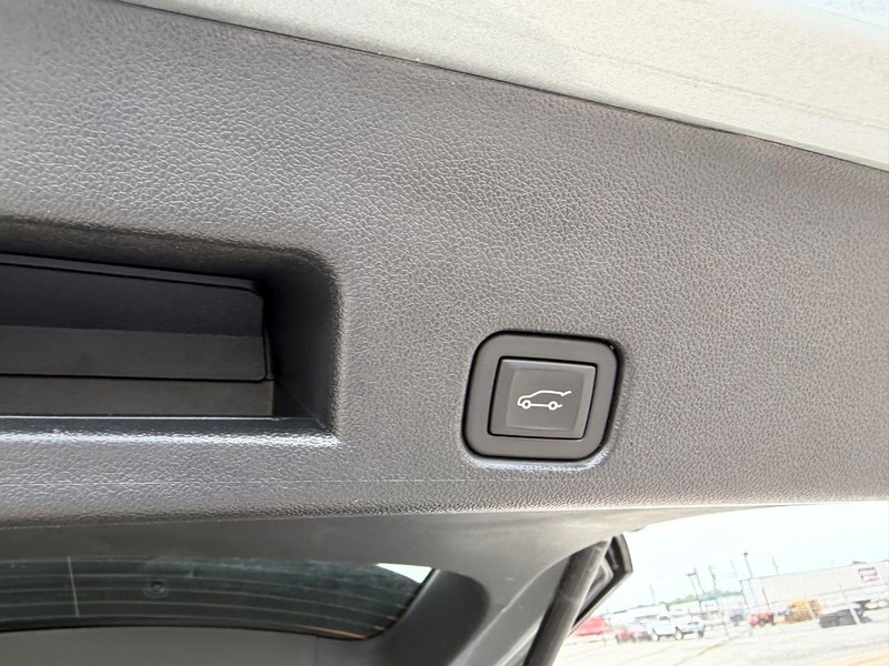 Buick Enclave Vehicle Full-screen Gallery Image 6