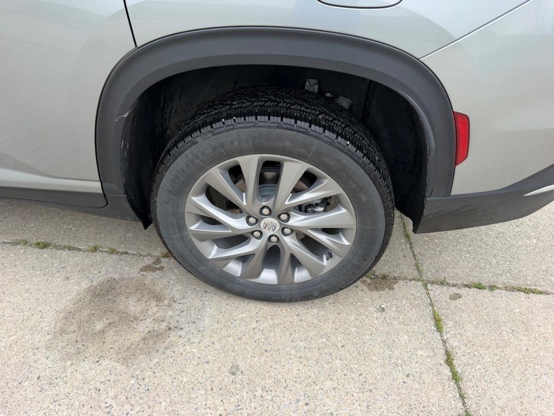 Buick Enclave Vehicle Full-screen Gallery Image 7