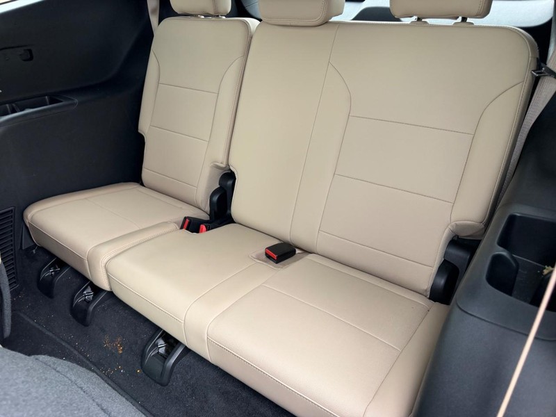 Buick Enclave Vehicle Full-screen Gallery Image 8